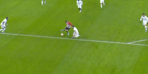 惊了！暴雪暗黑 4 国服吃相难看，流放2免费更新中门对狙